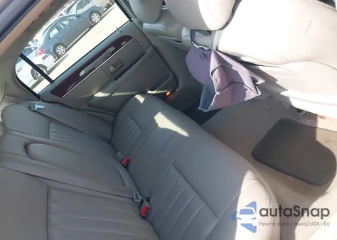 2004 Lincoln Town Car Signature z USA, uszkodzony, nr VIN 1LNHM81W34Y632812